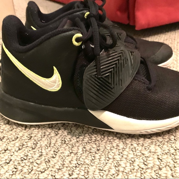 Boys Kevin Durant basketball shoes - Picture 1 of 4